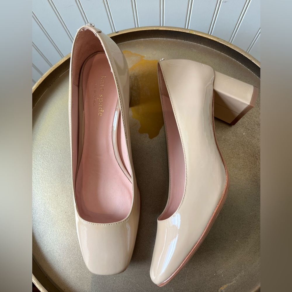 KATE SPADE KYLAH BLOCK HEEL PATENT LEATHER PUMPS | BEIGE | SIZE: 6M | EUC - Picture 3 of 8